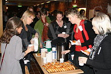 https://upload.wikimedia.org/wikipedia/commons/thumb/5/5c/LA2_coffee_break_1_Wikipedia_Academy_2008.jpg/220px-LA2_coffee_break_1_Wikipedia_Academy_2008.jpg