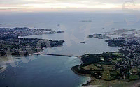 https://upload.wikimedia.org/wikipedia/commons/thumb/e/eb/Barrage_de_la_Rance.jpg/200px-Barrage_de_la_Rance.jpg