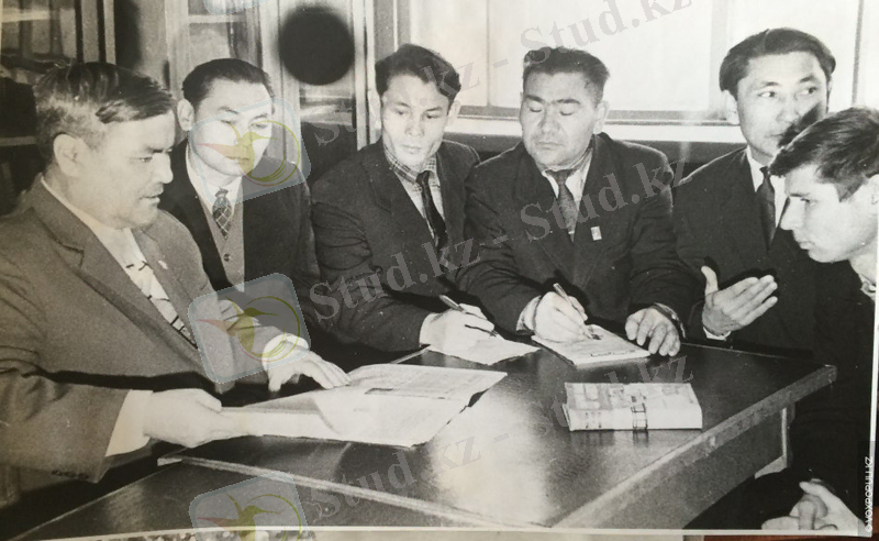 https://e-history.kz/media/upload/ckimages/93543bc65a58bd5478a7270cbc4484cb_big(2).jpg