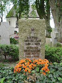 https://upload.wikimedia.org/wikipedia/commons/thumb/8/81/Grab_Heidegger.JPG/200px-Grab_Heidegger.JPG