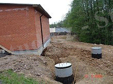 https://upload.wikimedia.org/wikipedia/commons/thumb/7/76/Water_well_and_the_building_with_pumps_for_water_supply.jpg/220px-Water_well_and_the_building_with_pumps_for_water_supply.jpg
