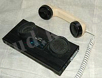 http://upload.wikimedia.org/wikipedia/commons/thumb/7/7c/Acoustic_coupler_20041015_175456_1.jpg/200px-Acoustic_coupler_20041015_175456_1.jpg