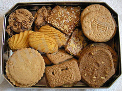 http://upload.wikimedia.org/wikipedia/commons/thumb/8/8c/Koekjestrommel_open.jpg/250px-Koekjestrommel_open.jpg