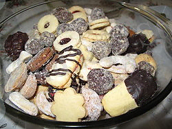 http://upload.wikimedia.org/wikipedia/commons/thumb/e/e8/R%C5%AFzn%C3%A9_druhy_cukrov%C3%AD_%282%29.jpg/250px-R%C5%AFzn%C3%A9_druhy_cukrov%C3%AD_%282%29.jpg