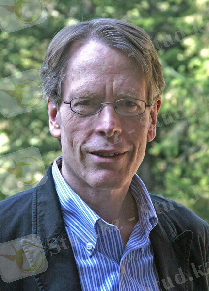 C:\Users\Admin\Desktop\800px-Lars_Peter_Hansen_photo_in_2007.jpg