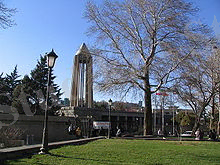 http://upload.wikimedia.org/wikipedia/commons/thumb/6/67/Hamadan1.jpg/220px-Hamadan1.jpg