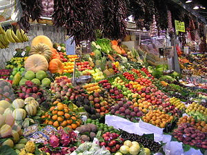 https://upload.wikimedia.org/wikipedia/commons/thumb/b/be/La_Boqueria.JPG/300px-La_Boqueria.JPG