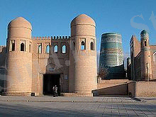 http://upload.wikimedia.org/wikipedia/commons/thumb/0/03/Ata-Darvaza.jpg/220px-Ata-Darvaza.jpg