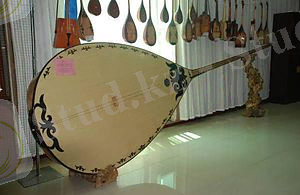 http://upload.wikimedia.org/wikipedia/kk/thumb/8/87/%D0%90%D0%BB%D1%8B%D0%BF_%D0%B4%D0%BE%D0%BC%D0%B1%D1%8B%D1%80%D0%B0.jpeg/300px-%D0%90%D0%BB%D1%8B%D0%BF_%D0%B4%D0%BE%D0%BC%D0%B1%D1%8B%D1%80%D0%B0.jpeg