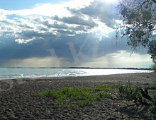http://upload.wikimedia.org/wikipedia/commons/thumb/a/ac/Lake_Balkhash.jpg/220px-Lake_Balkhash.jpg