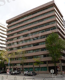 http://upload.wikimedia.org/wikipedia/commons/thumb/0/04/Organizaci%C3%B3nMundialdelTurismo.JPG/220px-Organizaci%C3%B3nMundialdelTurismo.JPG